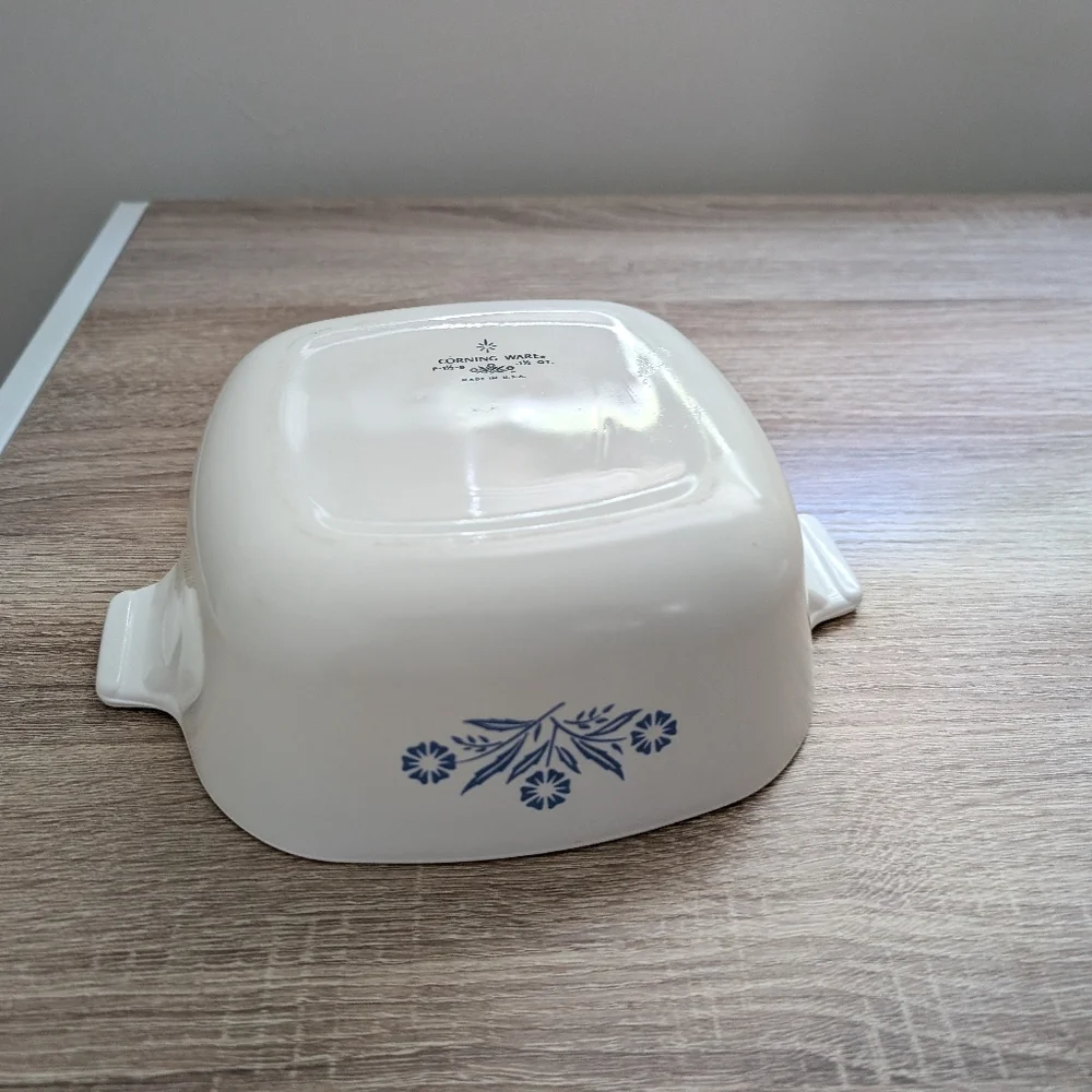 Vintage CORNING WARE Cornflower 1 1/2 QT P-1 1/2-B, MADE IN U.S.A.
